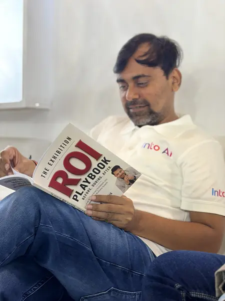 Reader with The Exhibition ROI Playbook 15